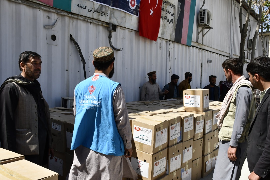 توزیع بسته های کمکی جمهوری ترکیه به همکار وزارت ارشاد، حج و اوقاف