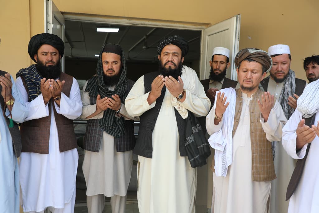 روند توزیع فرش (جای‌نماز) برای شماری از مساجد رسمی و غیر رسمی کشور از سوی وزارت ارشاد، حج و اوقاف تکمیل ګردید