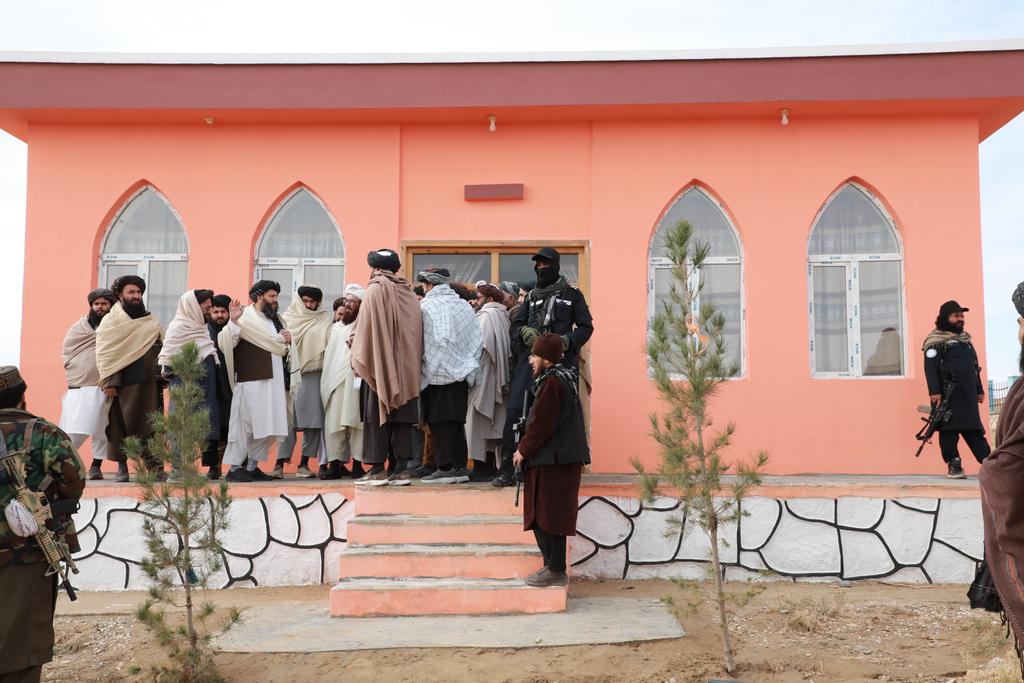 وزیر ارشاد، حج و اوقاف در رأس هیأتی جهت ارزیابی امور دینی و اداري مربوطه و زيارت شهدای نظلوم دشتِ ليلی به ولایت جوزجان سفر کرد