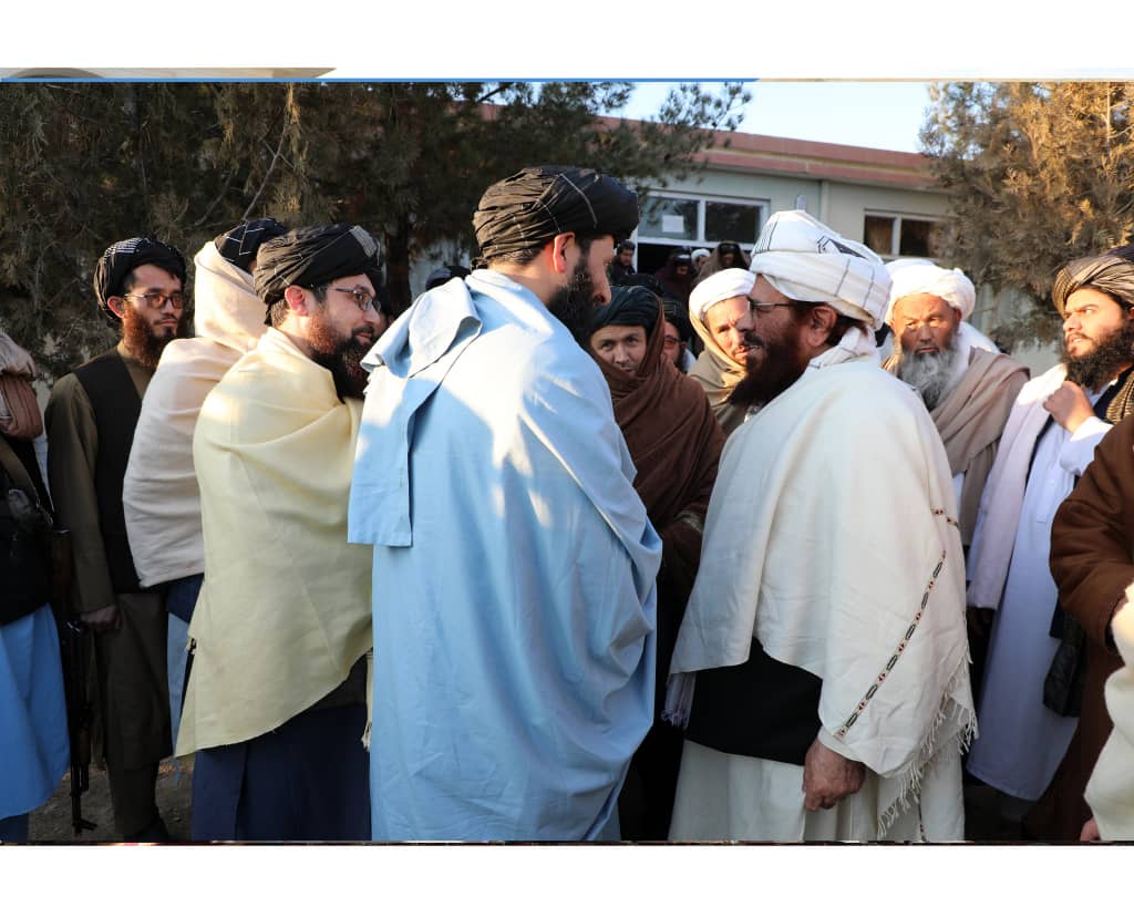 وزیر ارشاد، حج و اوقاف در رأس یک هیئت در سفر خود به ولایت سمنگان با والی آن ولایت، جمعی از مسؤولان اداری، علماء و متنفذین قومی دیدار نمود