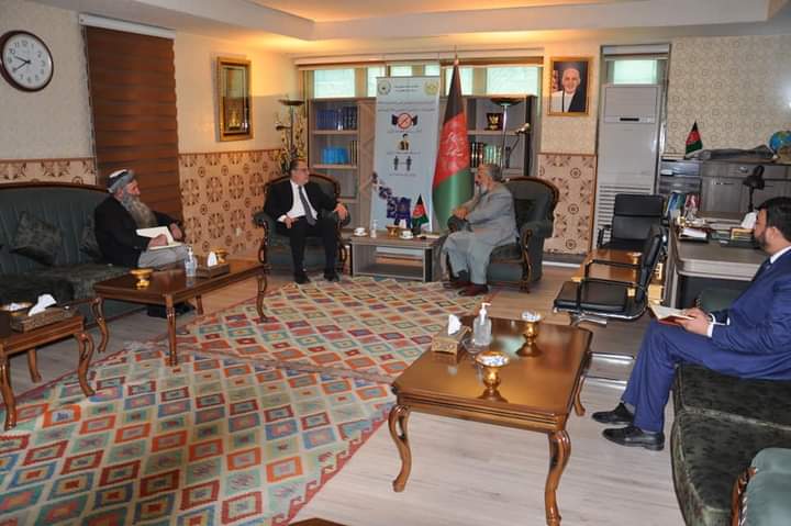 وزیر ارشاد، حج و اوقاف با نماینده برنامه توسعه یی سازمان ملل متحد در دفتر کارش ملاقات نمودند.