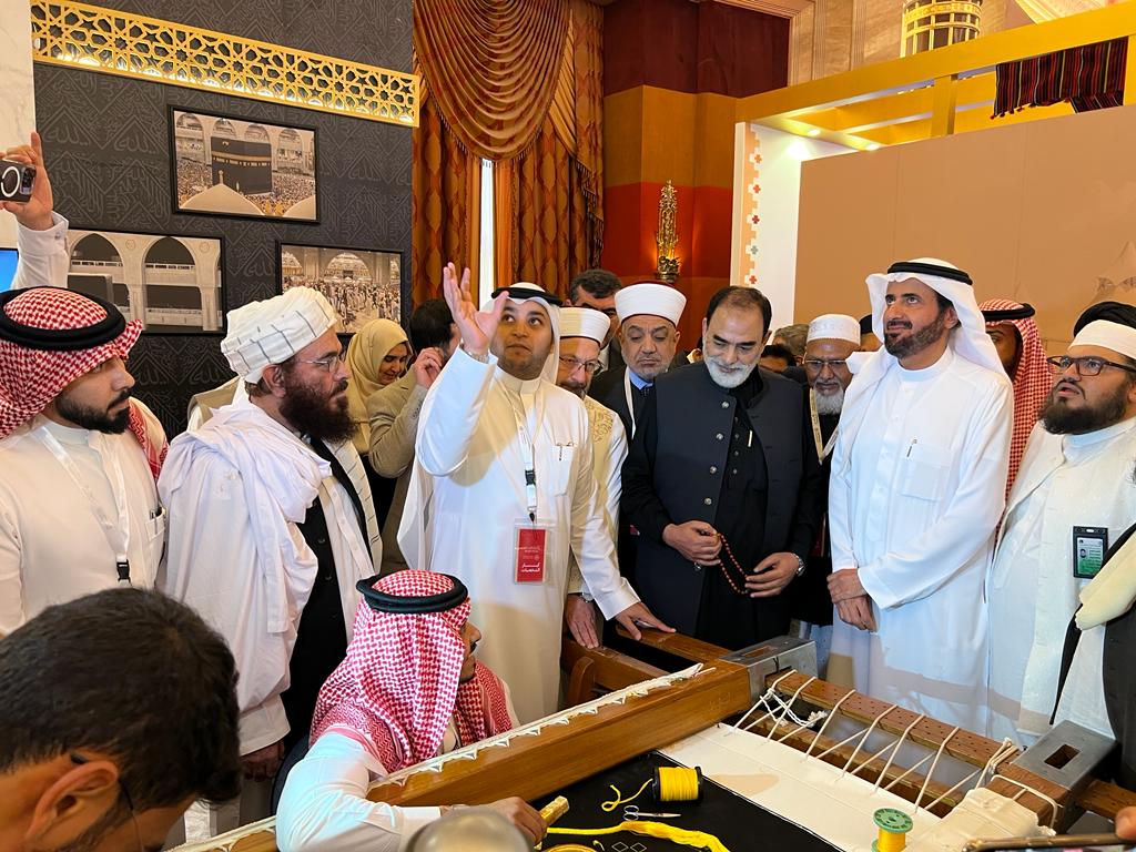 دیدار وزیر ارشاد، حج و اوقاف از نمایشگاه کنفرانس بزرگ حج در شهر جده کشور عربستان سعودی 
