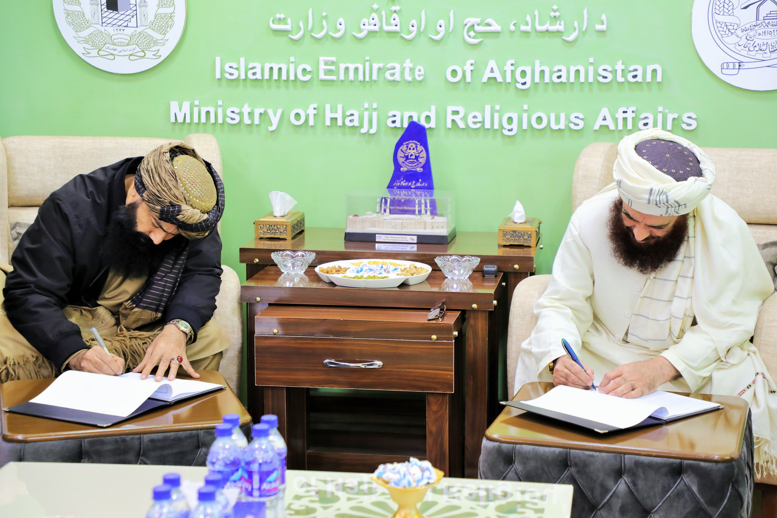 Ministry of MOHIA Signs Roundtrip Contract for Hajj Pilgrims of 1446 AH with Ariana Afghan and Kam Air Airlines