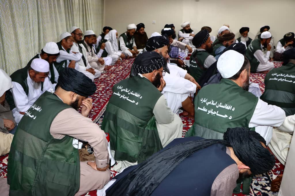 په مکه مکرمه کې د مناسکو کمېټې مسؤولینو  د حاجیانو له معلمینو سره غونډه ترسره کړه، 