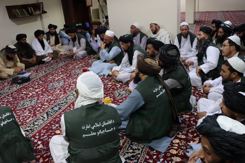 په مکه مکرمه کې د مناسکو کمېټې مسؤولینو  د حاجیانو له معلمینو سره غونډه ترسره کړه، 