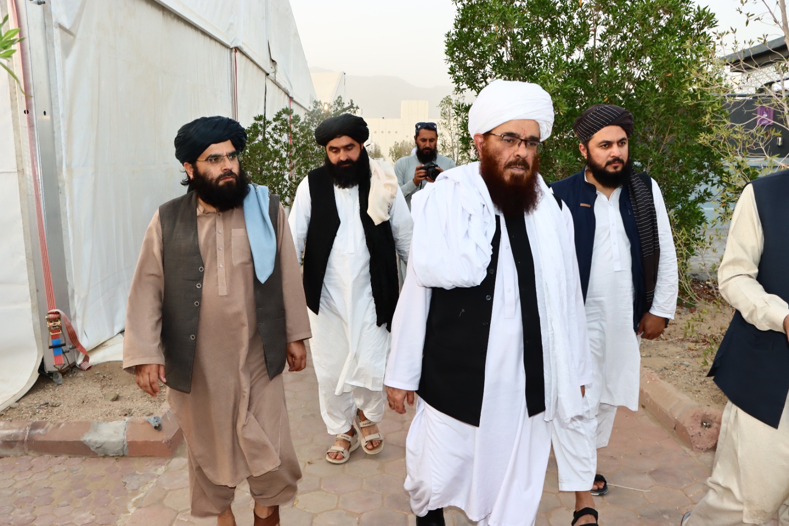 د ارشاد، حج او اوقافو وزیر په مشاعرو کې د مِنیٰ او عرفات له خیمو څخه لیدنه وکړه