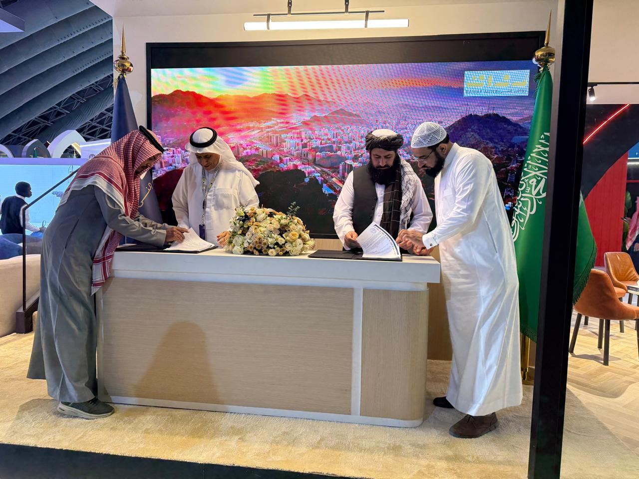 قرارداد ارائهٔ خدمات به حجاج سال ۱۴۴۷ هـ.ق در مشاعر مقدسه با شرکت های سعودی «ضیوف البیت» و «رواف منی» و یک شفاخانه امضاء گردید