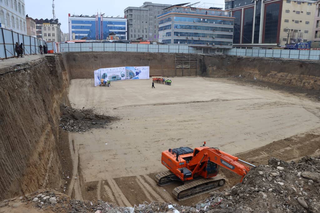 د ارشاد، حج او اوقافو وزیر ښاغلي شیخ الحدیث سرمحقق دکتور مولوي نورمحمد ثاقب د بلخ ولایت په مزار شریف ښار کې د لوی اوقافي سوداګریز مارکیټ د جوړېدو د اساس ډبره کېښوده. 