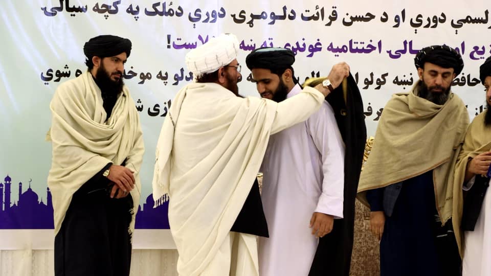 The thirteenth nationwide round of the Holy Qur’an memorization with tajwīd and the first round of beautiful recitation competitions, organized by the Ministry of Guidance, Hajj and Endowments, concluded with the announcement and honoring of outstanding memorizers and reciters