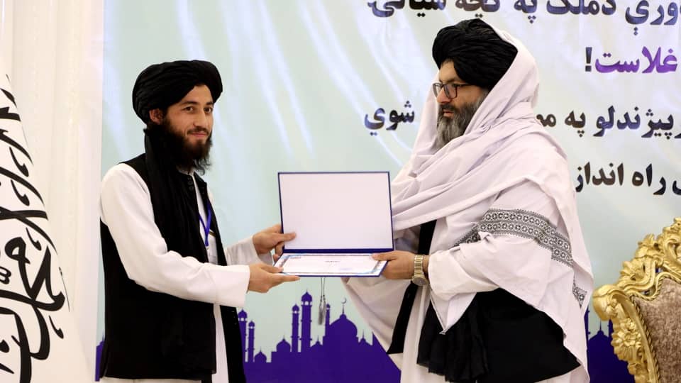 The thirteenth nationwide round of the Holy Qur’an memorization with tajwīd and the first round of beautiful recitation competitions, organized by the Ministry of Guidance, Hajj and Endowments, concluded with the announcement and honoring of outstanding memorizers and reciters